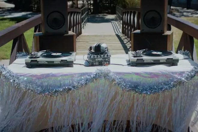 Stranger Things: revelamos qual foi o equipamento de DJ usado no episódio final da 4.ª temporada!
