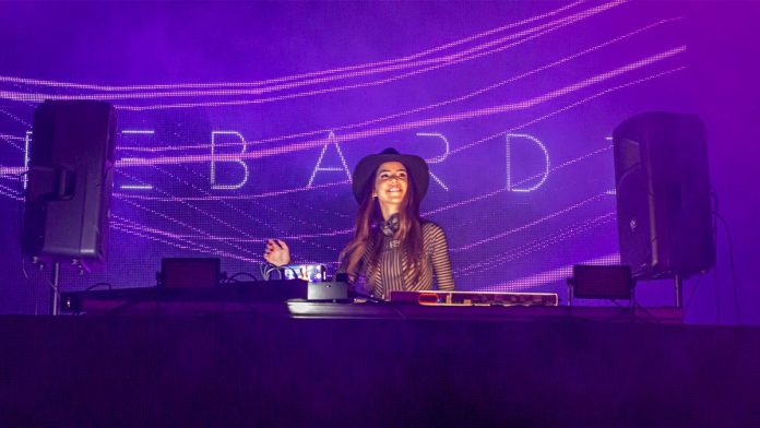 Com música autoral concorrendo ao Grammy, Fe Bardi estreia nova apresentação com piano neste sábado