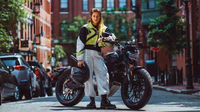 Charlotte de Witte revela parceria com a Harley-Davidson
